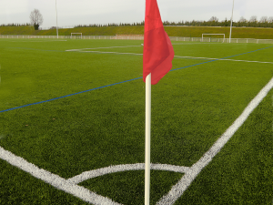 Jeu de 4 poteaux de corner rigides avec 4 fanions Rouge